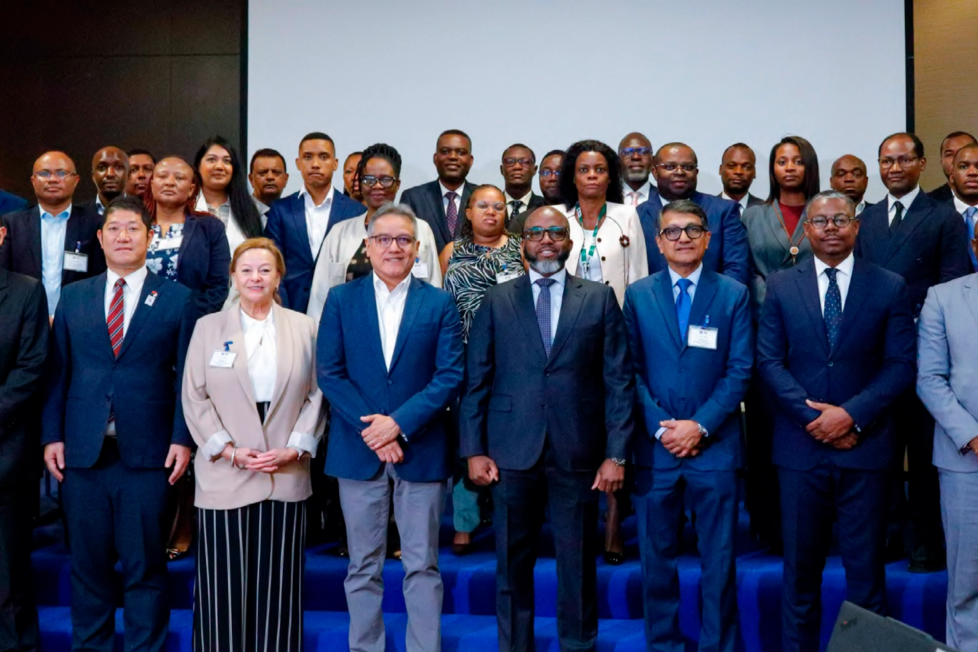 Participantes em reunião internacional sobre incentivos fiscais