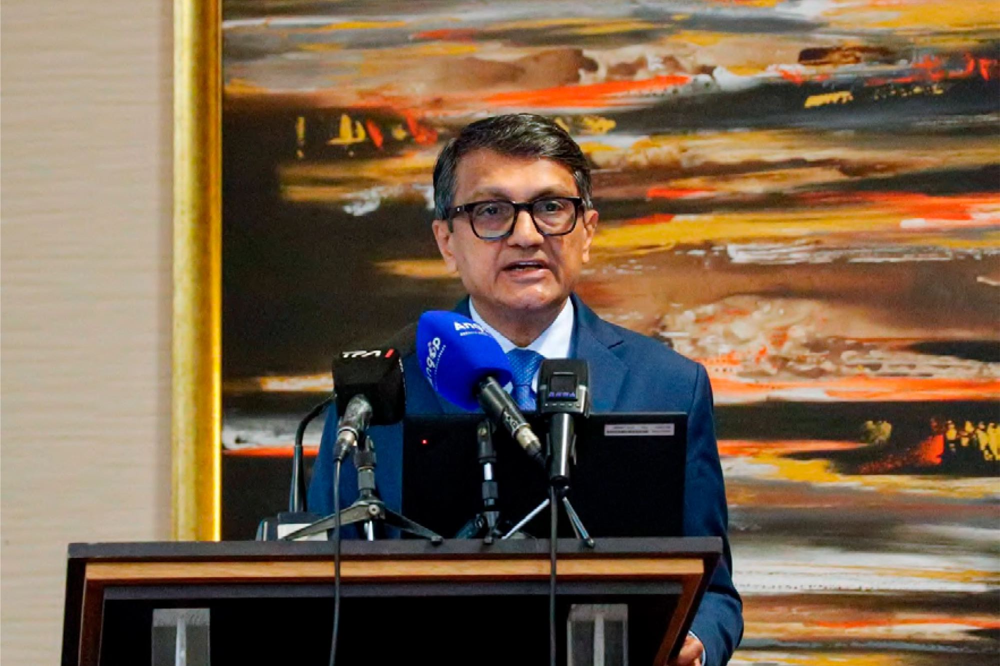 Delegados em painel internacional